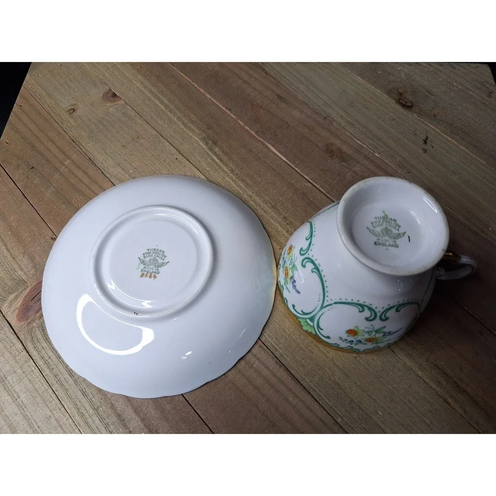 Vintage Tuscon Floral Bone China‎ Teacup & Saucer Set Gold Gilt Green Scrollwork